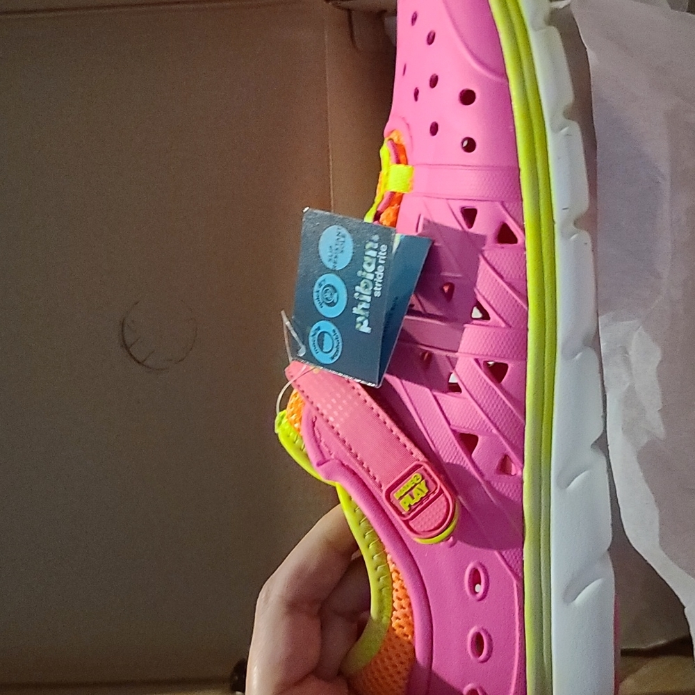 NWT Girls Stride Rite Phibian Sneaker Size 5
